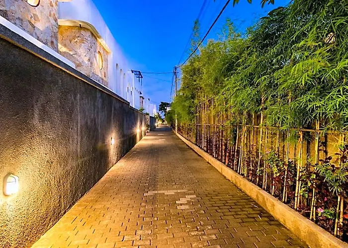 Floro Canggu By Dhananjaya Hospitality 4*