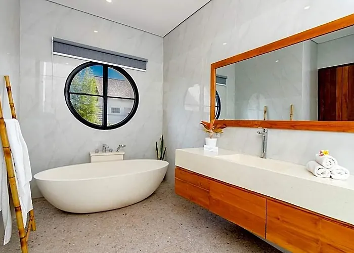 Hotel Floro Canggu By Dhananjaya Hospitality 4*
